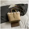 Bolsa Pequena de Mão em Couro Camurça para Mulheres 2025 Nova Bolsa Saco Retro com Franjas Bolsa de Ombro Transversal Versátil de Inverno