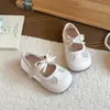 Sandálias Fechadas com Laço de Rede para Meninas, Estilo Novo Primavera/Verão 2026, Sapatos de Couro Macio para Bebês e Crianças Pequenas, Sapatos Elegantes de Princesa