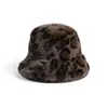 Novo Chapéu de Balde Estampado de Leopardo em Pele Sintética de Visão Feminino Outono Inverno Quente Espessado Plush Chapéu de Bacia Versátil Emagrecimento Facial