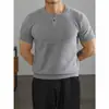 Camiseta de punto de manga corta con cuello Henley para hombre, top deportivo casual de punto texturizado de alta gama para verano