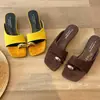 Chanclas de Cuña con Plataforma de Piel de Cordero Escarchada Francesa Perezosa para Mujer Primavera Verano Calzado Exterior Cubre Dedos Punta Cuadrada Sandalias Simples Estilo Coreano
