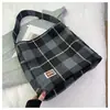 Bolsa de Grande Capacidade para Inverno para Mulheres, Bolsa Xadrez para o Dia a Dia, Nova Bolsa Tote Versátil de Ombro Transversal de Nicho 2025
