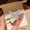 Pulsera Abierta de Doble Capa con Mariposa de Circonita Transfronteriza Europea y Americana con un Diseño Único, Joyería Versátil Exquisita de Lujo Ligero para Mujeres