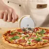 Juego de 11 Utensilios de Cocina con Mangos de Madera de Haya: Batidor de huevos, Pelador, Abridor de botellas, Cortador de pasteles, Ablandador de carne, Prensa de ajos, Rallador