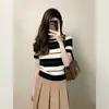 Camiseta de Punto de Manga Corta con Rayas en Contraste para Mujeres Petites, Nuevo Estilo Verano 2026, Top Súper Bonito y Único