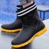Botas de lluvia de tubo medio de moda transfronteriza para amantes, suela gruesa, impermeables, antideslizantes, resistentes al desgaste, con forro polar, cálidas y para acampar para mujeres.