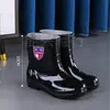 Botas de lluvia impermeables, antideslizantes y cálidas, de caña alta, engrosadas para uso industrial y minero, estilos de invierno de caña alta y baja, botas de lluvia para hombre de altura media y cortas