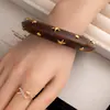 Pulsera de Madera Geométrica Remachada Retro Europea y Americana Nicho de Moda Genial Exagerada Accesorios de Pulsera Exportación Joyería a Mano Joyería Transfronteriza