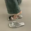 Chinelos Femininos Estilo Retrô Coreano com Tira Fina e Dedos Separados, Adequados para Uso Externo, Novidade de Verão 2026 Sandálias de Praia Estilo Fada para Férias
