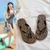 Chanclas con Estampado de Leopardo para Mujer para Uso en Exteriores, Moda de Verano, Sandalias de Playa con Suelas Suaves, Chanclas de Dedo Antideslizantes para Interiores