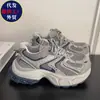 Tênis fechados de sola grossa, sapatos robustos, emagrecedores, estilo coreano, outono de 2026, estilo papai, sapatos brancos que aumentam a altura para mulheres