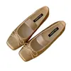Sapatos Rasos Estilo Ballet Planos Femininos Novos da Moda Francesa de Nicho para Primavera e Outono com Laço Estilo Fada de Bico Baixo