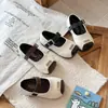 Primavera de 2026 Novos Sapatos Mary Jane de Couro para Meninas Corte Baixo Sola Macia Antiderrapante Sapatos de Princesa Modernos Versáteis Sapatos Individuais Infantis