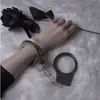 Acessórios de lingerie Qianai: faixas de cabelo, protetores de mamilo, máscaras de dormir, leques de penas, chapéus de polícia, conjuntos de bondage SM e conjuntos de cama - disponíveis para dropshipping