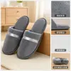 Zapatillas desechables de hotel de cinco estrellas, felpa de coral engrosada, para B&B, bienvenida a invitados del hogar, suela antideslizante portátil, en stock, venta al por mayor