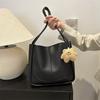 Textura de cor sólida all-match ins shoulder bag feminina 2024 primavera nova elegante simples saco axilar tote bag moda