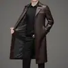 Abrigo de Cuero para Hombre de Otoño e Invierno, Estilo Coreano, Corte Ajustado, Longitud Extendida, Por Encima de la Rodilla, Doble Botonadura, Cuello de Solapa, con Cinturón, Gabardina de Cuero para Hombre