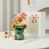 Regalo Día del Maestro 2026 Nueva Temporada de Graduación Girasol Tejido a Mano Portaplumas Rojo Adorno para Maestros de Escuela Primaria