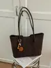 Bolso grande de mujer retro transfronterizo 2026 nuevo bolso tote de versión coreana de moda ligero para hombro para el día a día