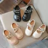 Zapatos negros de cuero para niña 2026 nuevos zapatos de primavera y otoño para niño zapatos de princesa con perlas zapatos Mary Jane bajos