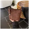 Bolsa de veludo fosco 2026 novo modelo saco de balde, bolsa de ombro vintage de alta qualidade, bolsa pequena transversal versátil da moda para o dia a dia