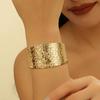 Explosiones Transfronterizas Joyería de Oro Europea y Americana Patrón de Martillo Industria Pesada Sin Color Simple Irregular Apertura en Forma de C Pulsera