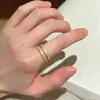 Anel Geométrico Dourado com Zircônia Microincrustada, Design de Nicho para Mulheres, Estilo Novo com Personalidade Única, Design Aberto Ajustável