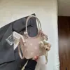 Bolsa de Axila com Bolinhas Estilo Francês para Mulheres 2026 Bolsa de Mão Tendência de Nicho Bolsa de Ombro Transversal Simples e Elegante para o Dia a Dia