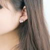 Versión coreana de aretes mini de flor de cerezo personalizados plateados para mujer, estudiante versátil, temperamento de dama dulce, aretes Mori