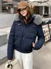 Jaqueta Curta de Algodão com Capuz e Gola Grande de Pelo Removível Estilo Americano Casaco de Algodão Jaqueta Acolchoada de Algodão Feminina Novo Estilo 2026 Outerwear Grosso de Inverno com Acolchoamento de Veludo