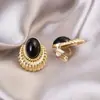 Pendientes Piercing de Moda y de Alta Gama Incrustados con Diamantes Negros para Mujer en Otoño e Invierno, Versátiles Pendientes de Clip Triángulo de Lujo Ligero al por Mayor