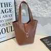 Outono 2026 Novo Retrô Grande Capacidade Textura de Alta Qualidade Elegante Textura Trançada Simples Versátil Bolsa de Mão Estilo Balde Transversal