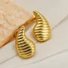 Pendientes de Botón con Diseño de Nicho Europeo y Americano de Costilla Forma de Gota de Agua para Mujer Estilo INS Moda Versátil Pendientes de Acero Inoxidable Chapado en Oro de 18 Quilates para Mujer