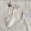 Meias de algodão femininas até a panturrilha com renda de camada dupla, jacquard de bolinhas em formato de coração, meias empilháveis para o outono, sem costura, doces, versáteis, respiráveis e absorventes de suor
