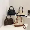 Bolsa de Concha Retrô Francesa de Nicho Feminina 2025 Nova Moda Estilo Hong Kong High-End Bolsa Feminina de Ombro Único Transversal