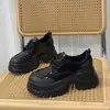 Sapatos de Couro com Salto Aumentado e Solado Grosso Estilo Britânico Francês para Mulheres, Novos Mocassins Plataforma Pretos Primavera 2026