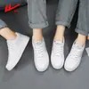Zapatos casuales planos transpirables versátiles para hombre otoño primavera y otoño estudiantes de secundaria superficie de cuero deportivo Zapatos de moda blancos impermeables