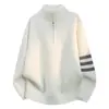 Suéter de Punto Holgado Versátil de Tres Rayas de Moda para Hombre, Otoño/Invierno, Estilo Japonés Perezoso, Media Cremallera, Cuello Alto