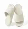 Pantuflas de nube para mujer, color crema de verano, suaves y elásticas, de suela gruesa, antideslizantes, diseño de una sola pieza, puntera ancha, adecuadas tanto para interiores como para exteriores, elegantes y cómodas