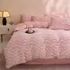 Outono/Inverno 2026 Novo Conjunto de Quatro Peças Leve de Luxo Francês para Casa, Espessado e Quente, Leite Fleece Esculpido, Fleece Esculpido de Alta Gramatura