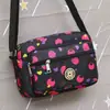 Bolso Cruzado de Hombro Único de Tela Oxford para Mujeres de Mediana Edad y Mayores, Bolso Ligero de Lona con Estampado Floral, Bolso Cuadrado Pequeño, Popular para Venta Ambulante