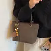 Bolso vintage de gamuza para mujer, nuevo bolso de hombro exquisito para el trabajo de otoño 2026, bolso cruzado tipo cubo Maillard