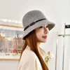 Sombrero de Cuenca de Lana Estilo Francés para Mujer Otoño Invierno Cálido Correa de Cuero Sombrero de Pescador al Aire Libre Sombrero de Temperamento Estilo Hepburn