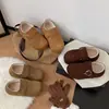 Zapatos retro de peluche cálidos Birkenstock para mujer, zapatos de algodón, nuevo estilo Otoño/Invierno 2026, totalmente cerrados, sin cordones, suela gruesa, zapatos de un solo color