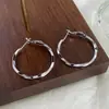 Pendientes de Aro Grandes Retorcidos Simples Versátiles de Nuevo Estilo para Mujer, Brazaletes de Oreja de Moda Únicos con un Toque de Nicho de Alta Gama