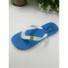 Nueva producción personalizada 2021 de varias chanclas de goma para la playa