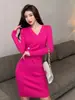 Design Estilo Francês, Ajuste ao Corpo, Saia Elegante que Molda o Quadril, Novo Estilo Outono e Inverno 2026, Cintura Marcada, Vestido de Tricô Emagrecedor para Mulheres