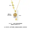 Nuevo collar de moneda de cobre con acabado cepillado, brújula de seis caracteres con incrustaciones de diamantes estilo chino, joyería vintage exquisita en oro arena para regalar