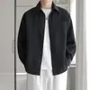 Camisa de manga larga para hombre con textura de gofre y diseño de alta gama, peso pesado, chaqueta camisa casual y sencilla de color liso para primavera y otoño