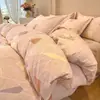 Juego de ropa de cama de cuatro piezas de grado A, seguro para bebés, estilo minimalista, algodón puro, incluye una sábana y una funda de edredón de algodón lavado, adecuado para dormitorios; conjunto de tres piezas de algodón puro